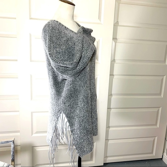 anthropologie Katsumi Soft Cozy Boho Western Fuzzy Gray Knit Fringed Sweater S - Picture 4 of 8